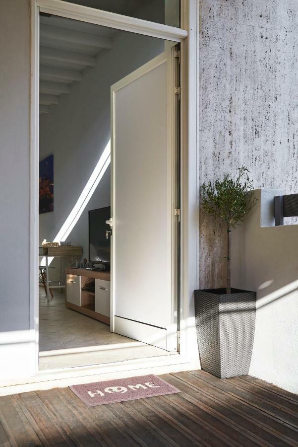 Spacious Apartment-600M From The Subway Афины Экстерьер фото