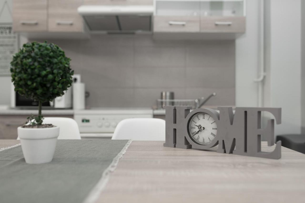 Spacious Apartment-600M From The Subway Афины Экстерьер фото