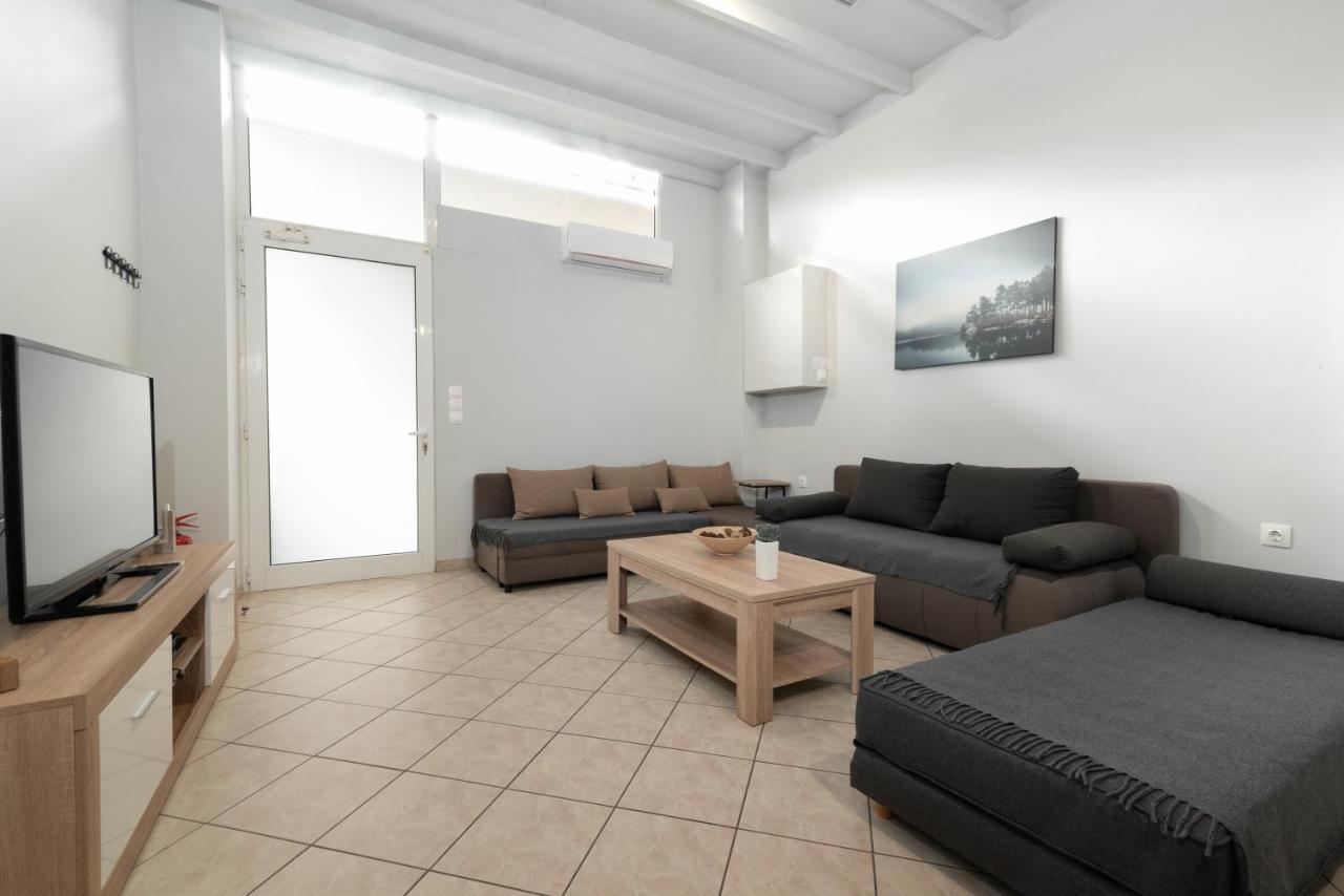 Spacious Apartment-600M From The Subway Афины Экстерьер фото